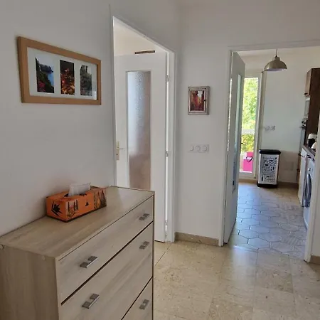 Bord De Avec Garage *