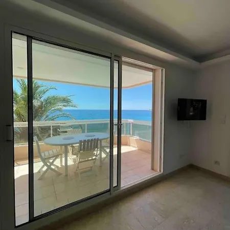 Bord De Avec Garage مينتون