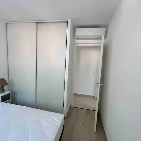 Bord De Avec Garage مينتون