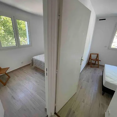 Bord De Avec Garage مينتون