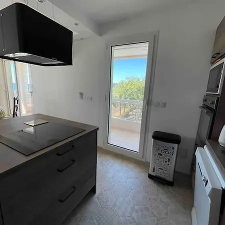 Bord De Avec Garage مينتون